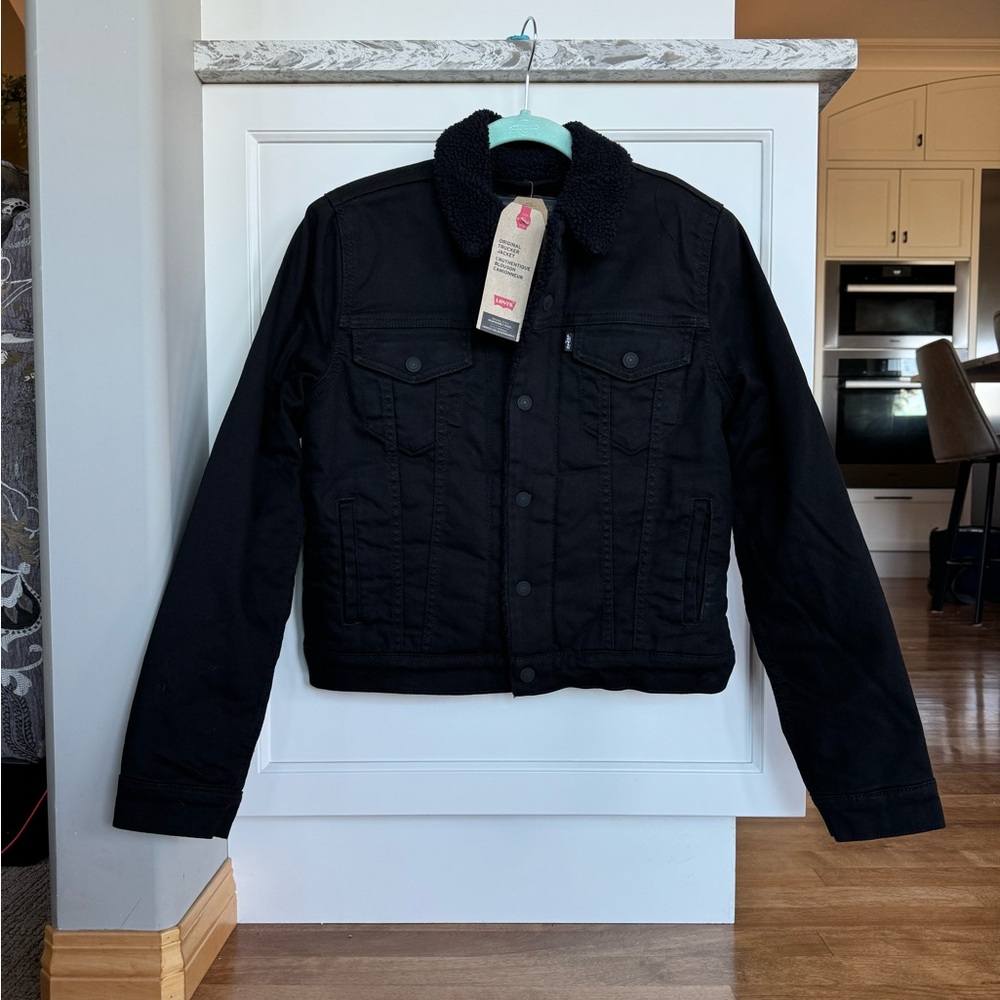 NWT LEVI’S Original Sherpa Trucker Jacket size S
